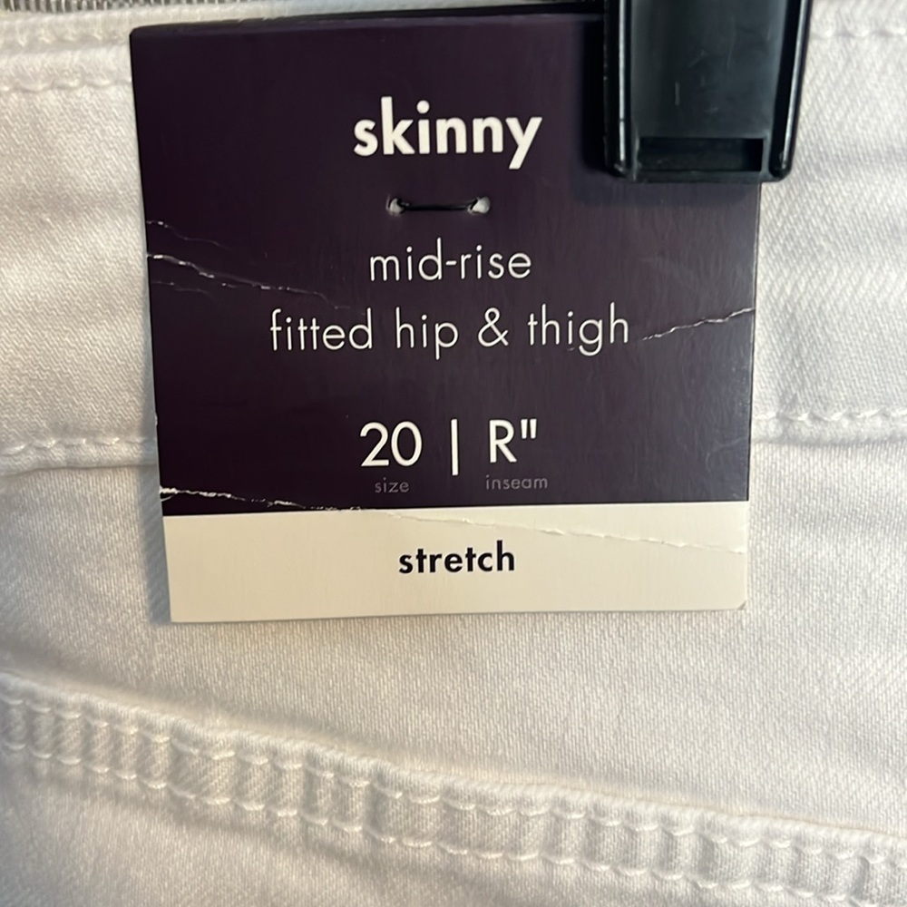 Women's Plus Size Mid-Rise White Skinny Jeans Ava & Viv Size 20